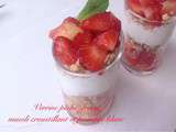 Verrine pêche fraise muesli et fromage blanc