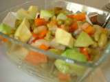 Salade sur fonds des artichauts