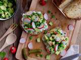 Tartines à l’avocat, ricotta et petits pois