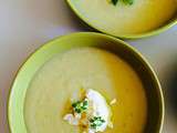 Velouté de topinambours et poireaux à l’huile de truffe blanche et au greuil