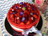 Charlotte aux fraises et fleurs