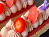 Entremets fraise, amandes et Valrhona