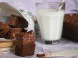 Brownie croustillant au beurre de cacahuète & riz souffle