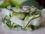 Tagliatelles de concombre & courgette aux pommes granny, noix et menthe