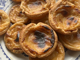 Tartelettes à la crème anglaise et rhubarbe forcée