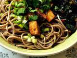 Nouilles soba, tofu caramélisé et blettes rouges