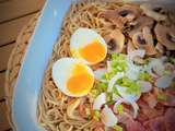 Bouillon de nouilles, œuf et lard (ramen)