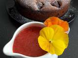 Gateau moelleux aux fraises et coulis de fraise