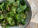 Salade d'épinards au yuzu et à la truffe