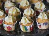 Cupcakes à la vanille et crème au chocolat blanc pour les décorer