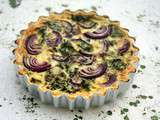 Quiche au chou kale et aux oignons rouges