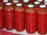 Jus de tomates en bouteilles