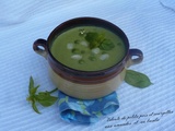 Velouté de petits pois et courgettes aux amandes et au basilic