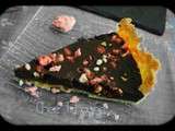 Tarte au chocolat noir et pralines roses