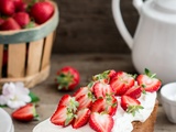 Cake au lait en poudre torréfié et fraises