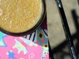 Smoothie jaune aux pousses de pois