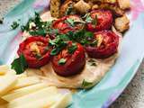 Tomates, tomme de brebis, petits croutons à l’huile d’olive, et fromage blanc épicé de Yotam