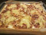 Pizza tartiflette avec une pâte feuilletée