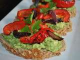 'open-sandwich aux légumes rôtis et guacamole'