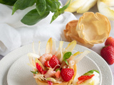 Paniers de pâte filo garnis d’une salade endives-fraises