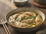 Soupe de raviolis chinois végétariens : recette maison simple et savoureuse