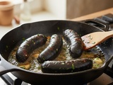 Temps de cuisson du boudin noir à la poêle : astuces pour une préparation parfaite