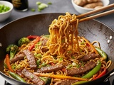 Wok de bœuf mariné aux nouilles : simple et délicieuse en 30 minutes