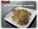 Pintade sur lit de choucroute aux raisins