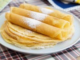 Crêpes galiciennes au lait ou frixuelos. Recette sucrée de carnaval