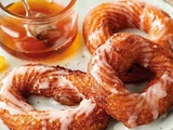 Crullers au glaçage au miel