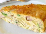 Omelette aux pommes de terre, poireaux et jambon