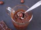 Mug cake croustillant au chocolat et au crunch