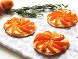 Tartelettes aux abricots, chèvre, miel et romarin