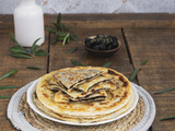 Melouis, crêpes croustillantes et feuilletées farcis aux olives