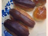 Mini eclairs au chocolat noir et choux duchesse praline