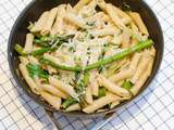 Penne à l'épeautre, asperges vertes et roquette