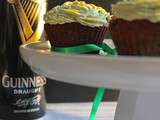 Cupcakes chocolat Guinness sans lactose, glaçage au fromage frais et thé matcha {Saint Patrick}