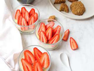 Parfaits quinoa, crème pâtissière et Gariguettes comme une tarte aux fraises (vegan, sans gluten)