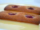 Financiers à la noisette et aux framboises