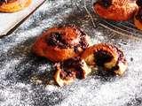 Brioches roulées au chocolat, amandes et cannelle