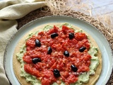 Galette de farine de pois chiches, avocat et tomate