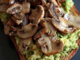 Avocado toast aux champignons de Paris