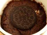 Mug cake au chocolat et aux oreos