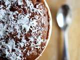 Mug cake chocolat et noix de coco