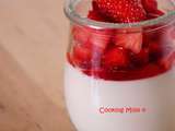 Panna cotta au lait de coco et fraises