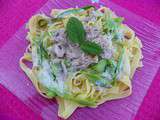 Assiette fraicheur, tagliatelle, tagliatelle de courgette, sauce parmesan et thon