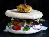 Burger indien au poulet, sauce raita