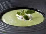 Veloute de courgettes au basilic & sa quenelle de chevre frais