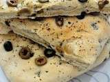 Focaccia aux olive, thym et origan