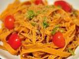 Tagliatelles à la tomate accompagnées de sardines pimentées